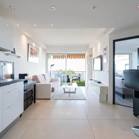 With Terrace Pool & Access 公寓