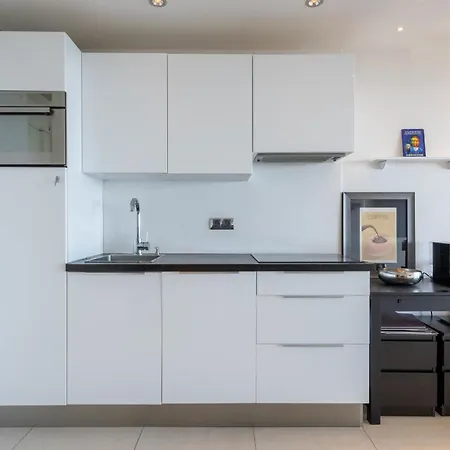 With Terrace Pool & Access Apartment *