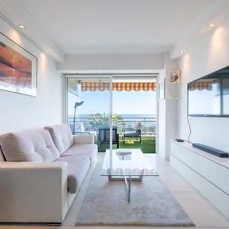 With Terrace Pool & Access Golfe-Juan