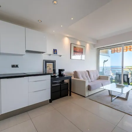 With Terrace Pool & Access Apartment *