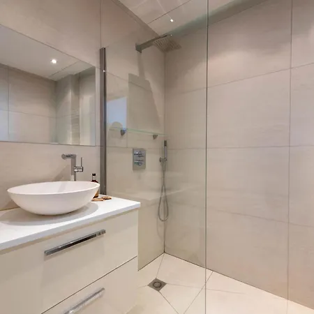 With Terrace Pool & Access Apartment *