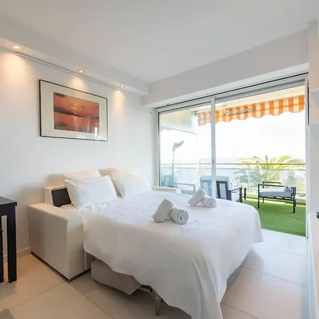 Apartment With Terrace Pool & Access