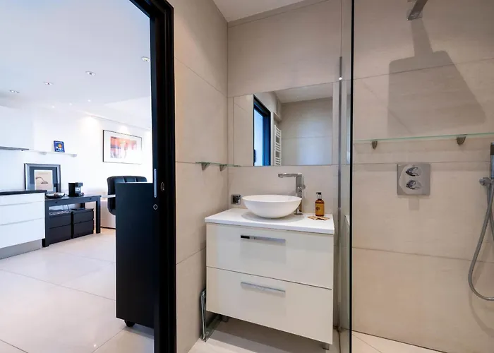 Διαμέρισμα With Terrace Pool & Access *