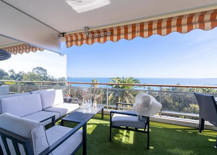 With Terrace Pool & Access Διαμέρισμα Golfe-Juan