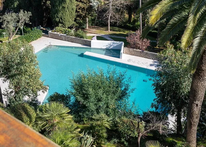 With Terrace Pool & Access Διαμέρισμα